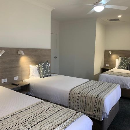 Hamilton Henry Parkes Motor Inn מראה חיצוני תמונה