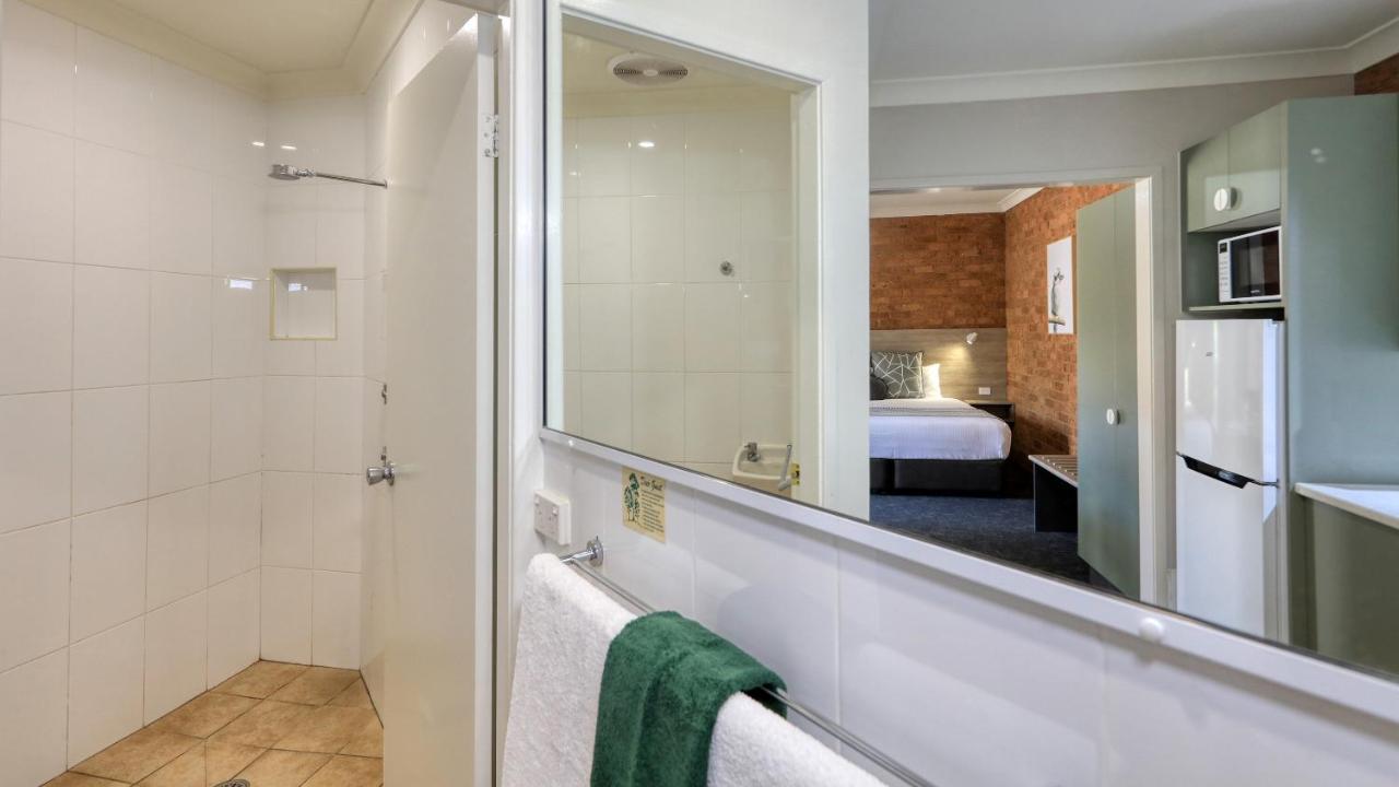Hamilton Henry Parkes Motor Inn מראה חיצוני תמונה