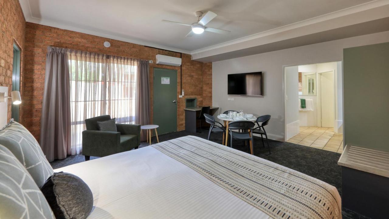 Hamilton Henry Parkes Motor Inn מראה חיצוני תמונה
