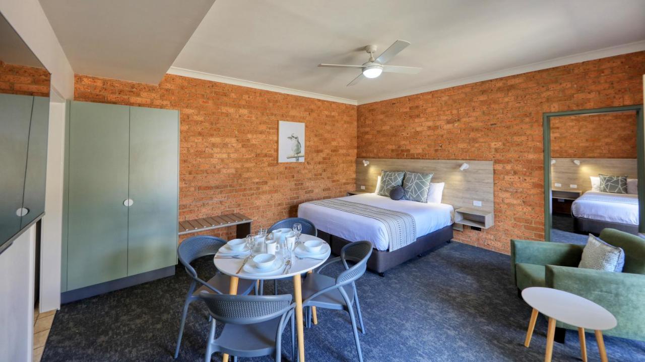 Hamilton Henry Parkes Motor Inn מראה חיצוני תמונה