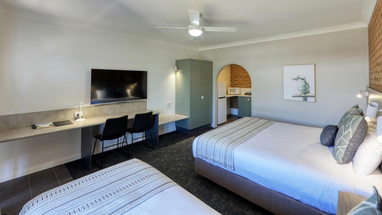 Hamilton Henry Parkes Motor Inn מראה חיצוני תמונה