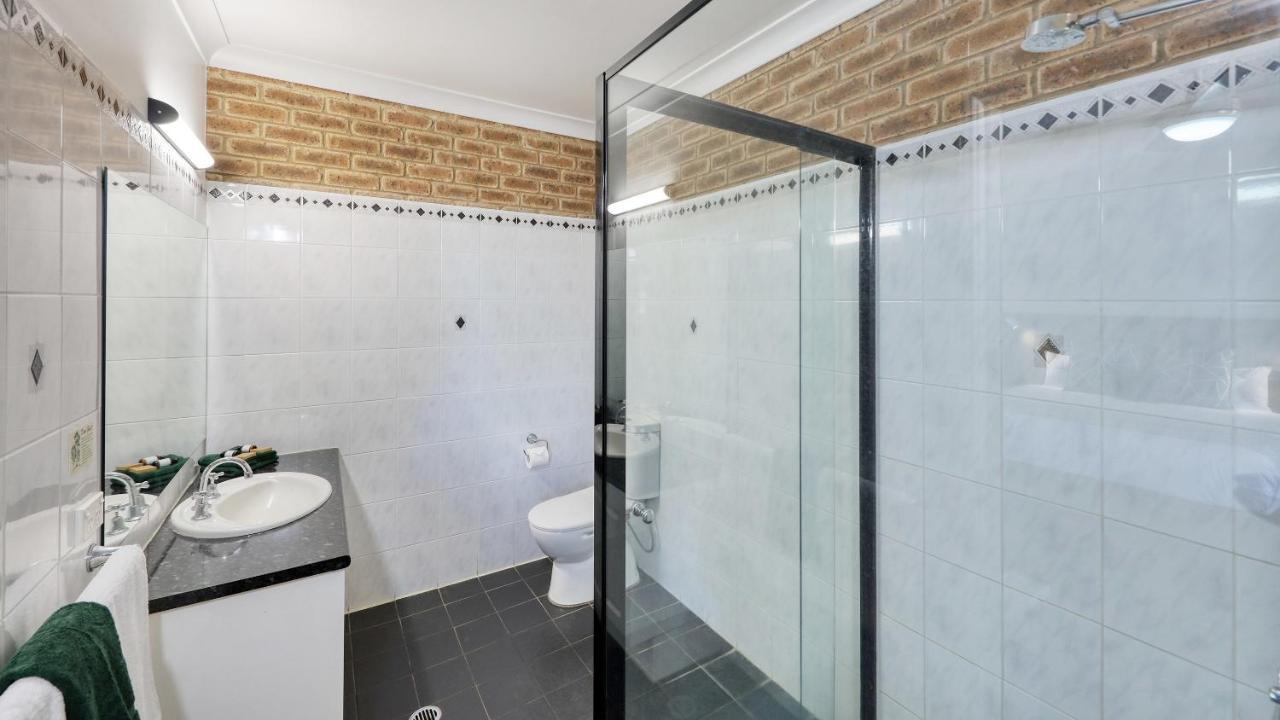 Hamilton Henry Parkes Motor Inn מראה חיצוני תמונה