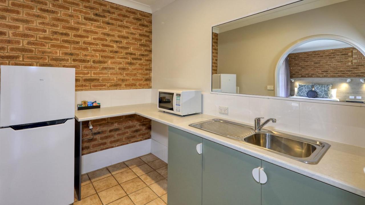 Hamilton Henry Parkes Motor Inn מראה חיצוני תמונה
