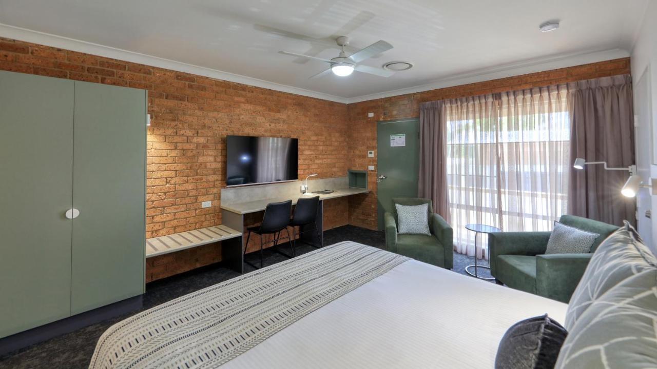 Hamilton Henry Parkes Motor Inn מראה חיצוני תמונה