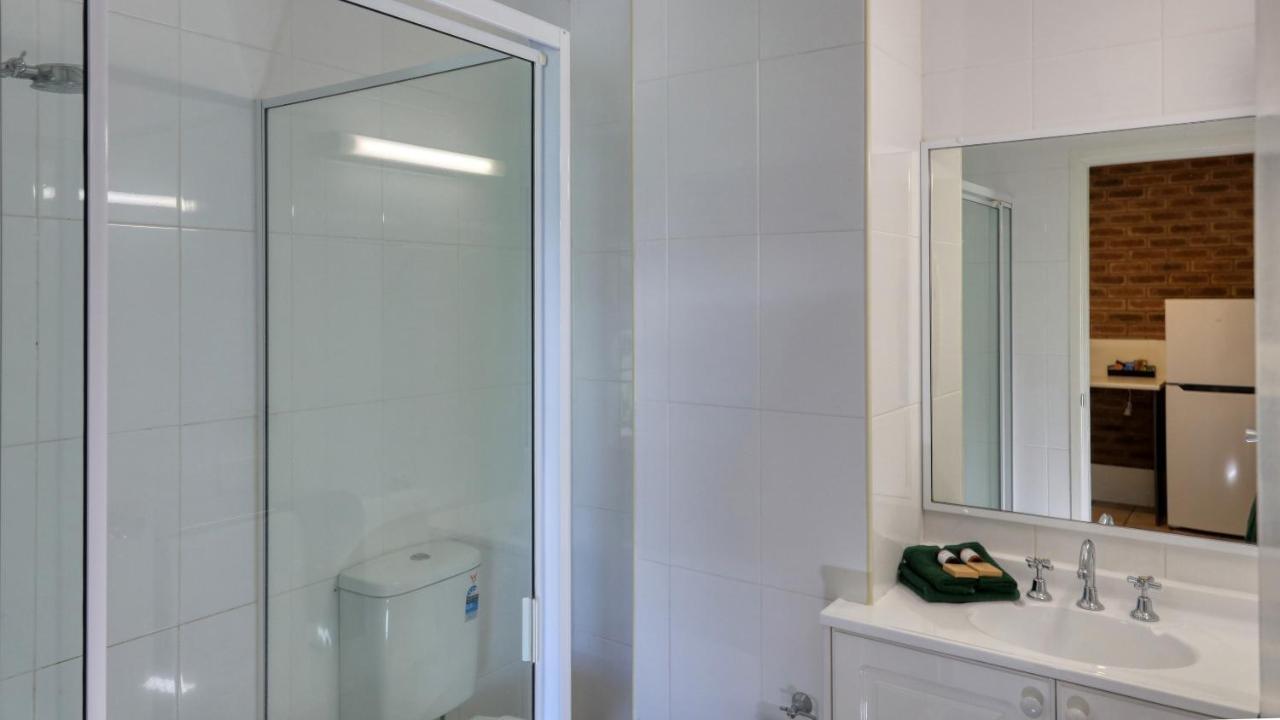 Hamilton Henry Parkes Motor Inn מראה חיצוני תמונה