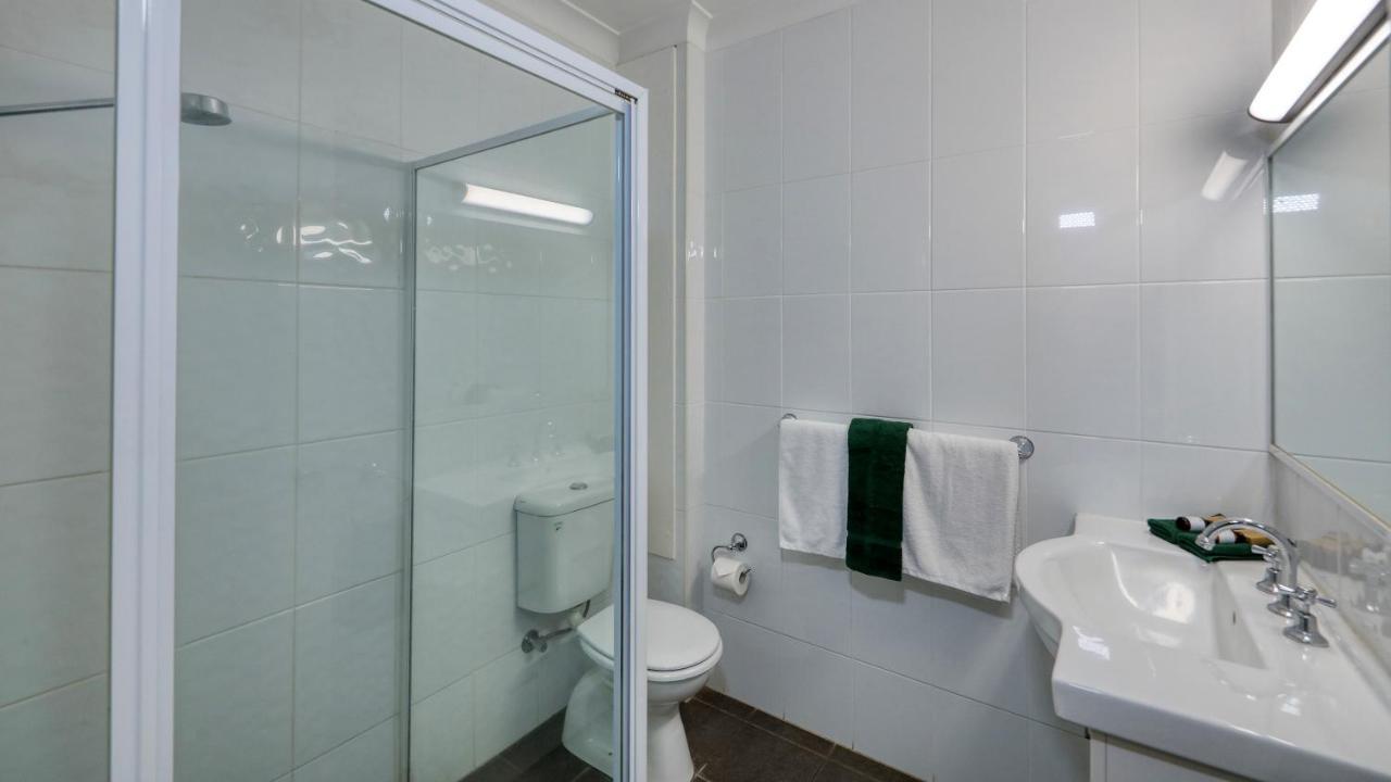 Hamilton Henry Parkes Motor Inn מראה חיצוני תמונה