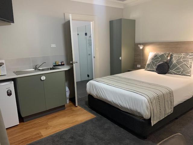 Hamilton Henry Parkes Motor Inn מראה חיצוני תמונה