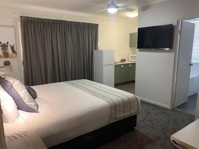 Hamilton Henry Parkes Motor Inn מראה חיצוני תמונה