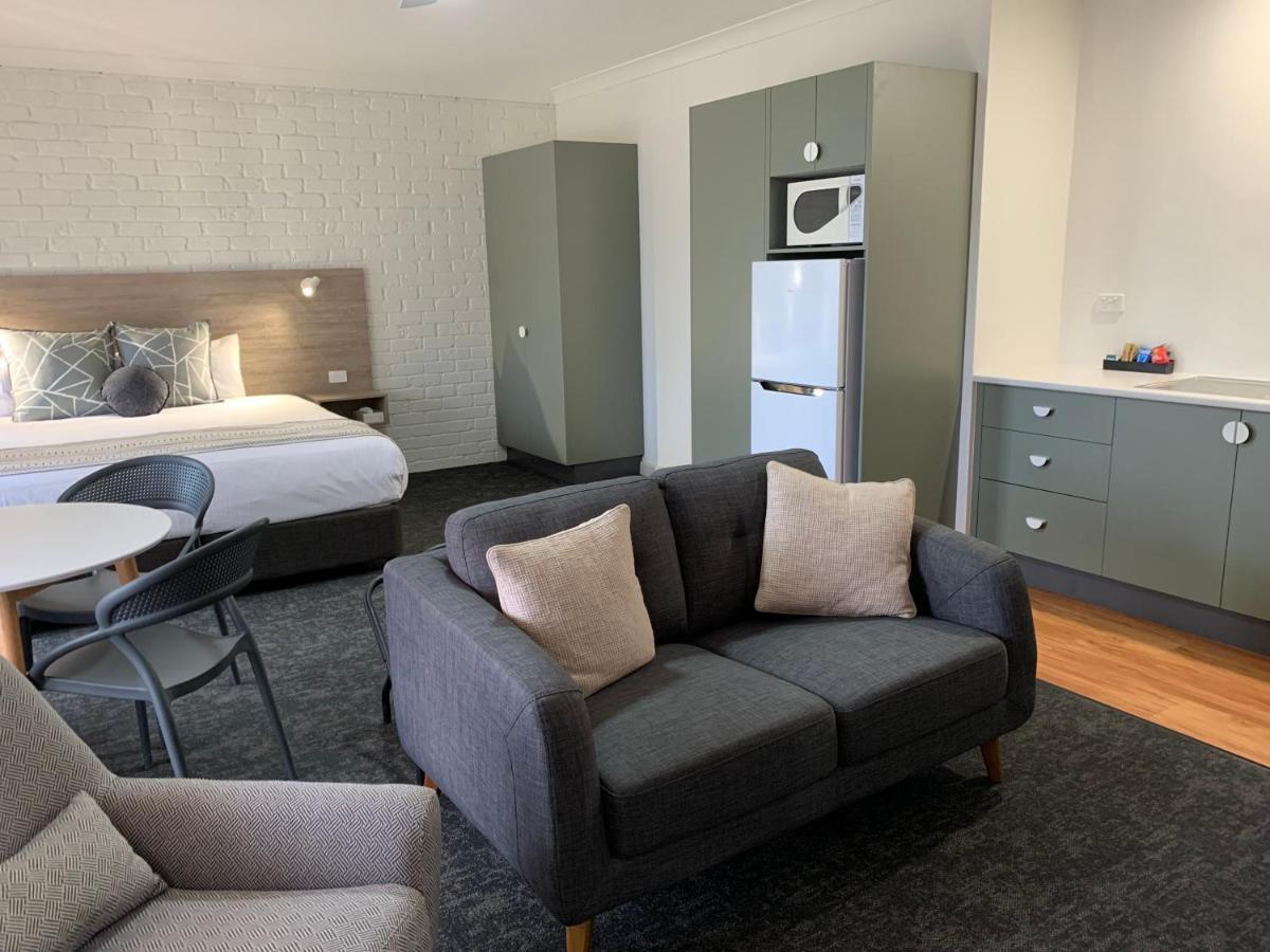 Hamilton Henry Parkes Motor Inn מראה חיצוני תמונה
