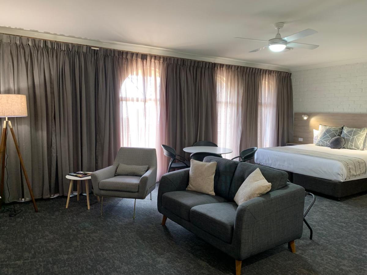 Hamilton Henry Parkes Motor Inn מראה חיצוני תמונה